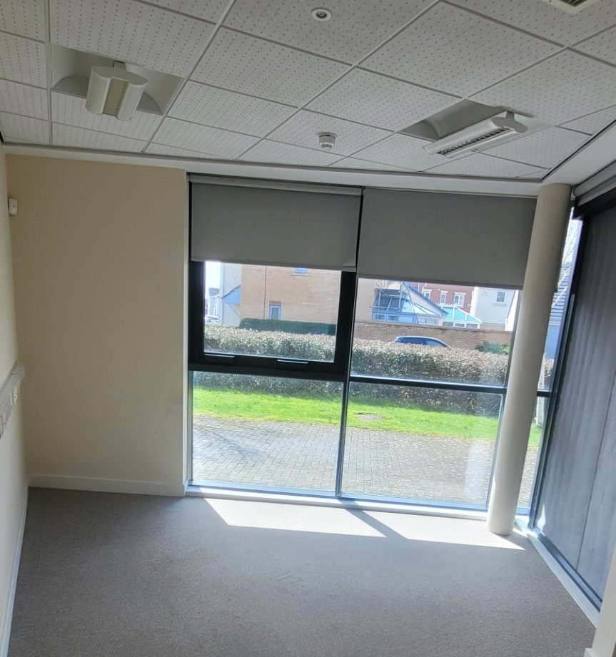 Office space in Gorseinon Canolfan - room G1 empty office with windows